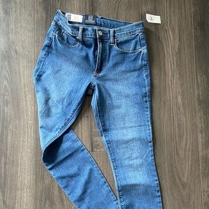 Gap: The Everyday Mid Rise Jegging With Washwell, Size 26/2, NWT